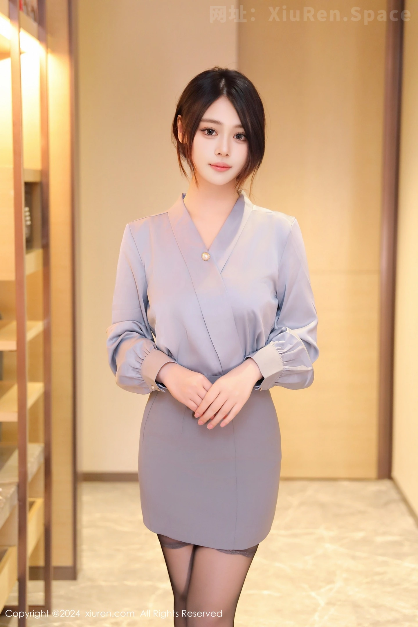 图片[6]-[XiuRen秀人网] VOL.9202 模特蛋蛋宝性感灰色OL服饰配灰丝吊袜秀丰腴身材完美诱惑写真62P-秀人网官方网站